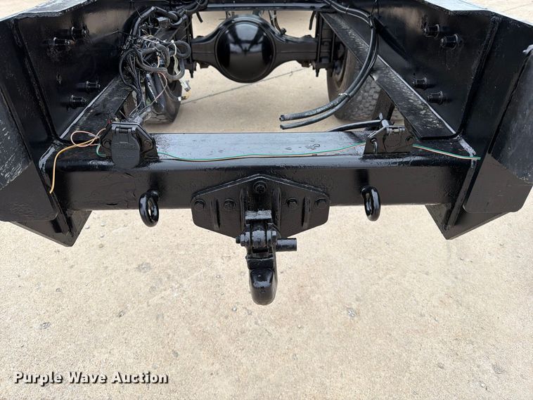 image for item FG0822 2008 International 7300 truck cab and chassis
