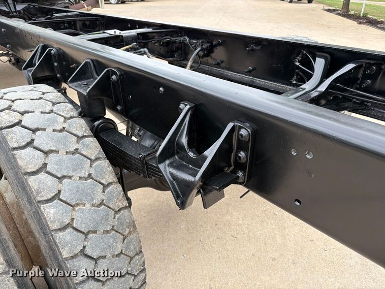 image for item FG0822 2008 International 7300 truck cab and chassis