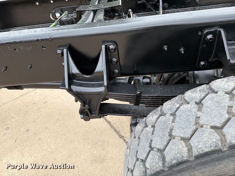 image for item FG0822 2008 International 7300 truck cab and chassis