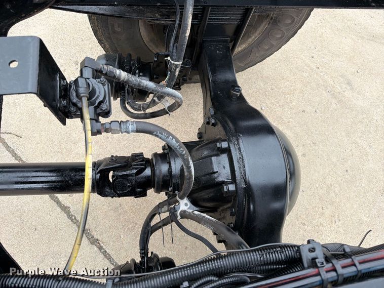 image for item FG0822 2008 International 7300 truck cab and chassis