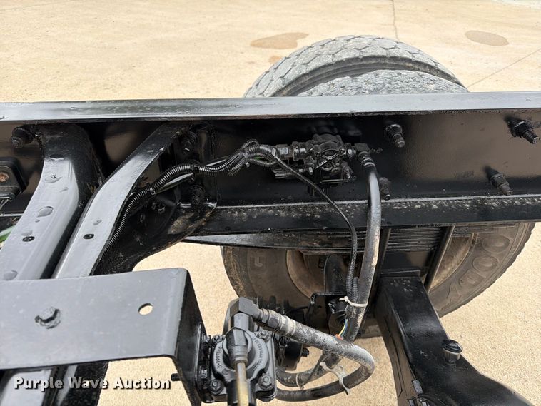 image for item FG0822 2008 International 7300 truck cab and chassis