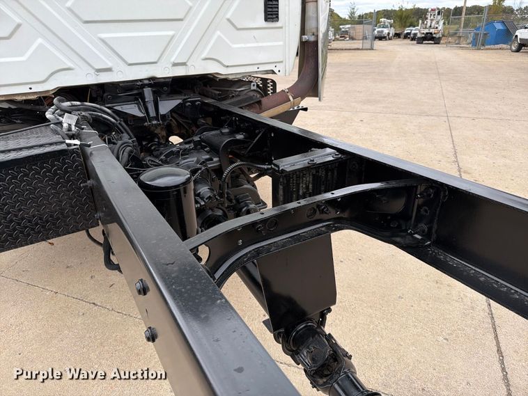 image for item FG0822 2008 International 7300 truck cab and chassis