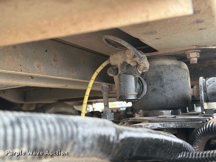 image for item FG0822 2008 International 7300 truck cab and chassis