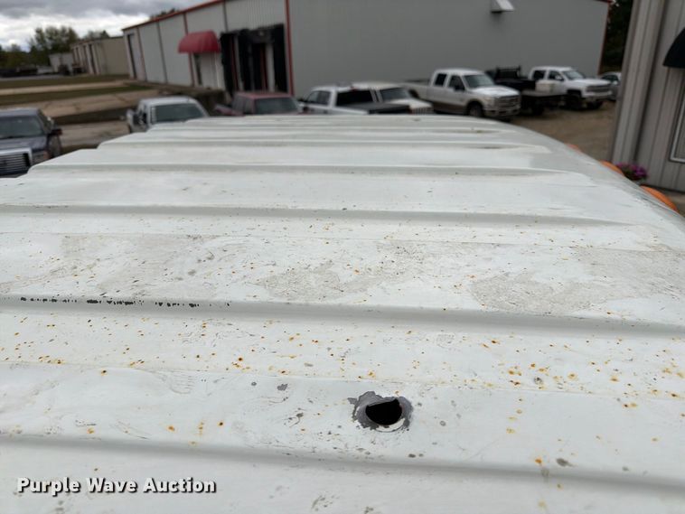 image for item FG0822 2008 International 7300 truck cab and chassis
