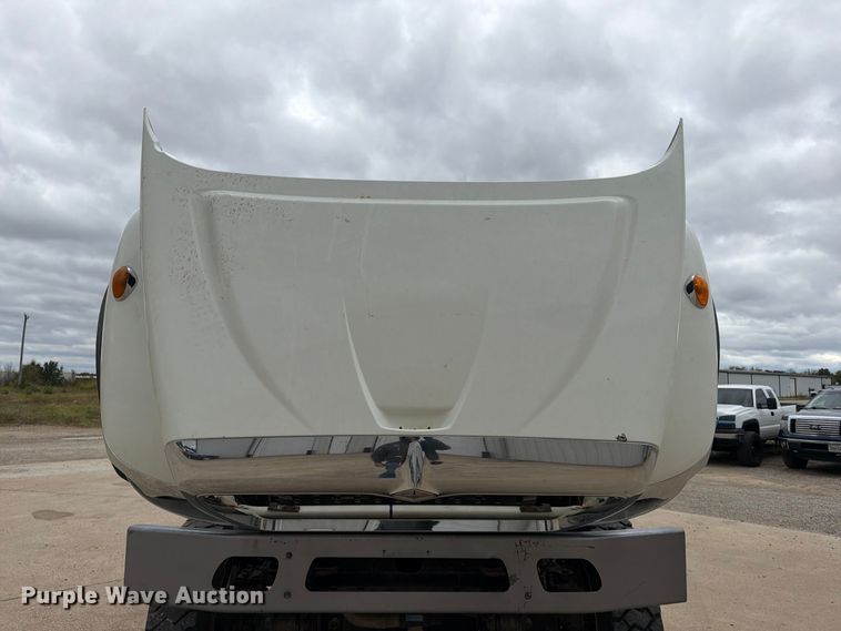 image for item FG0822 2008 International 7300 truck cab and chassis