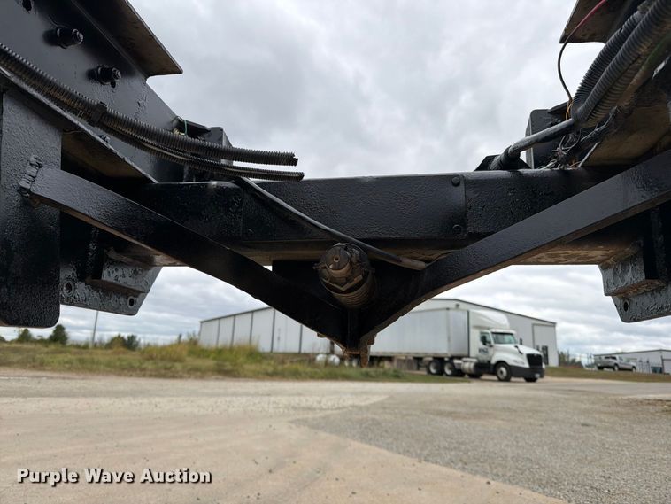 image for item FG0822 2008 International 7300 truck cab and chassis