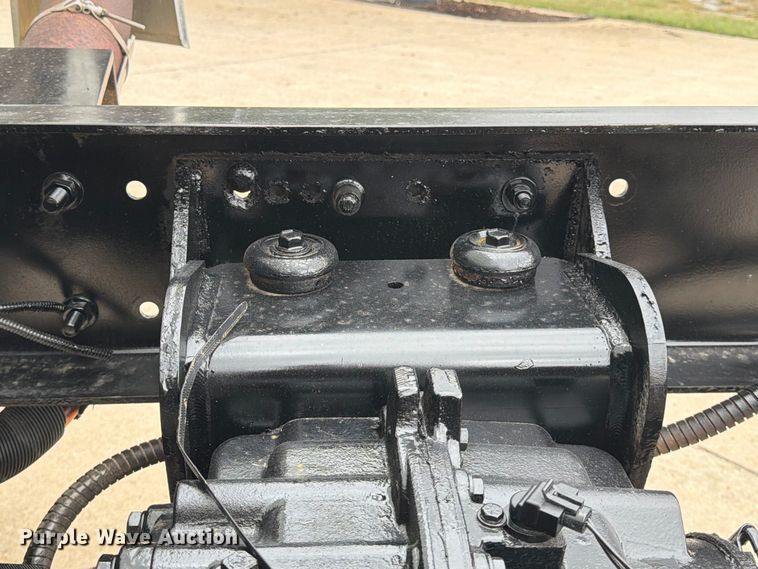 image for item FG0822 2008 International 7300 truck cab and chassis