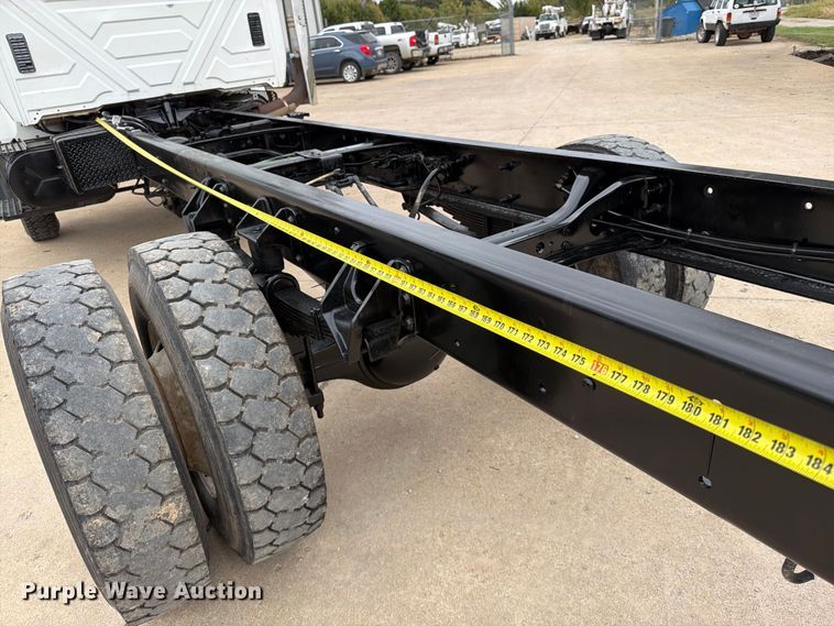 image for item FG0822 2008 International 7300 truck cab and chassis
