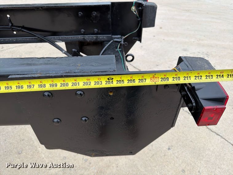 image for item FG0822 2008 International 7300 truck cab and chassis