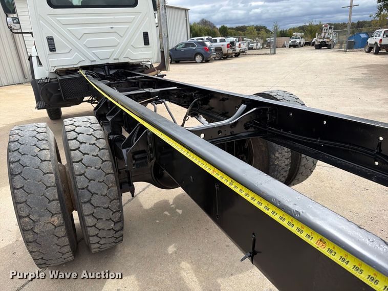 image for item FG0822 2008 International 7300 truck cab and chassis
