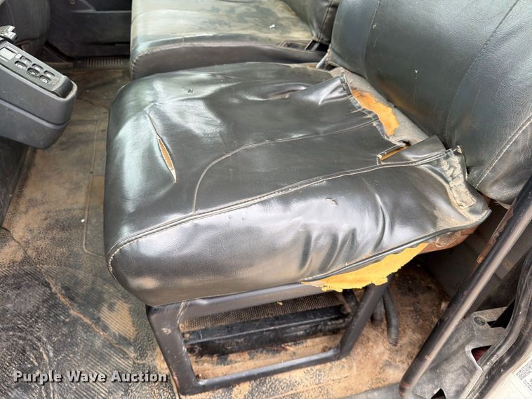image for item FG0822 2008 International 7300 truck cab and chassis