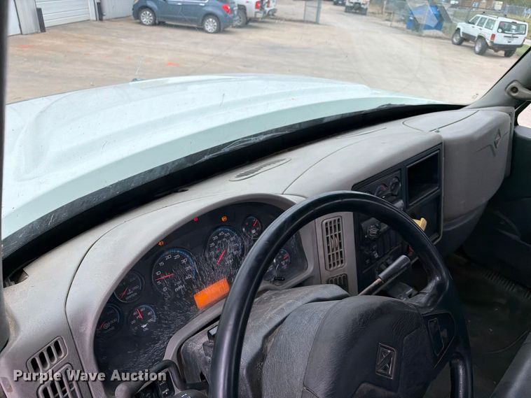 image for item FG0822 2008 International 7300 truck cab and chassis