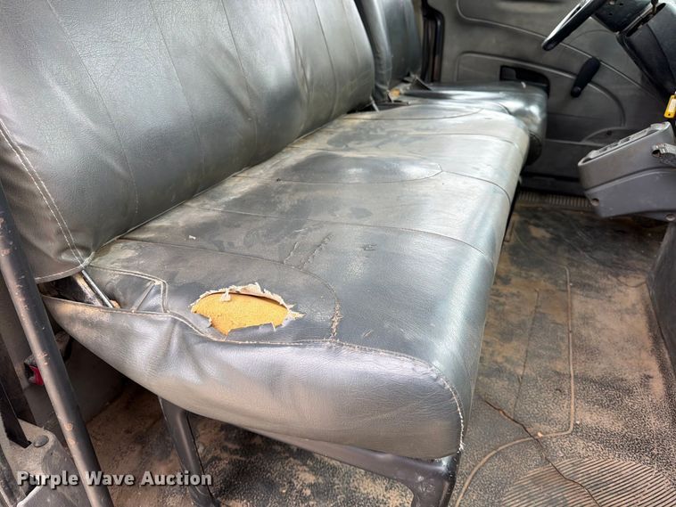 image for item FG0822 2008 International 7300 truck cab and chassis