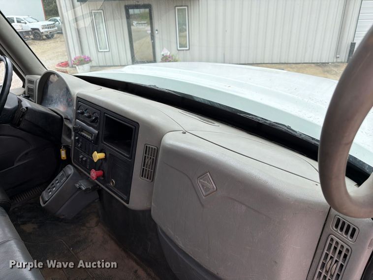 image for item FG0822 2008 International 7300 truck cab and chassis