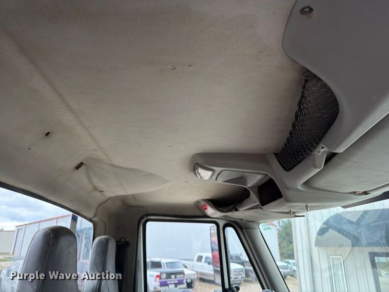 image for item FG0822 2008 International 7300 truck cab and chassis