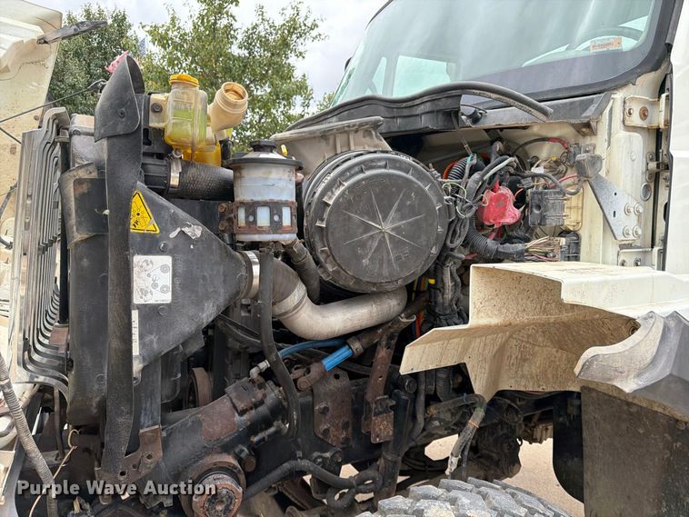 image for item FG0822 2008 International 7300 truck cab and chassis