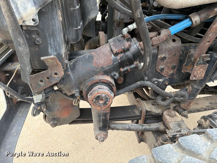 image for item FG0822 2008 International 7300 truck cab and chassis