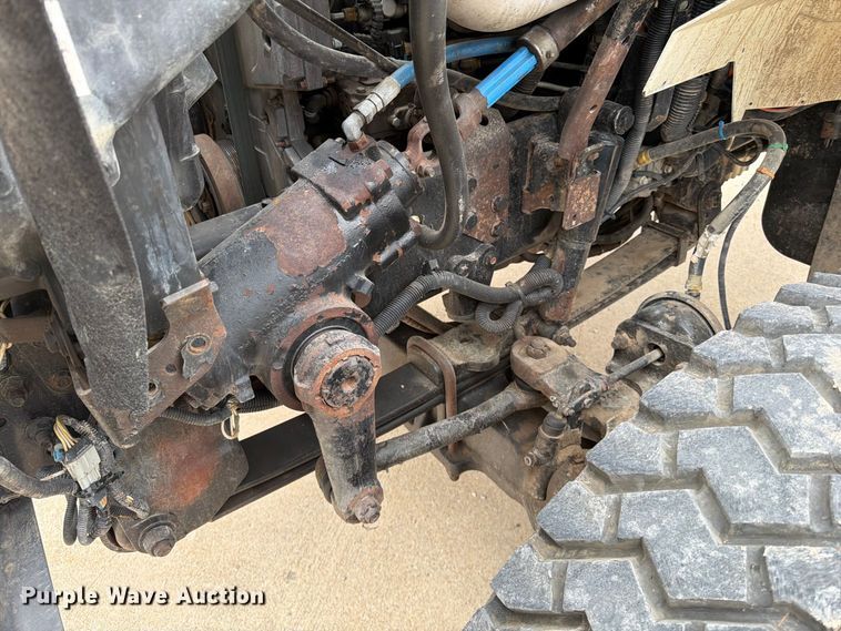 image for item FG0822 2008 International 7300 truck cab and chassis