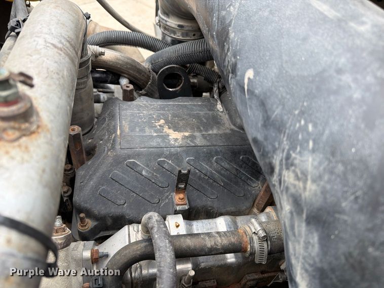 image for item FG0822 2008 International 7300 truck cab and chassis