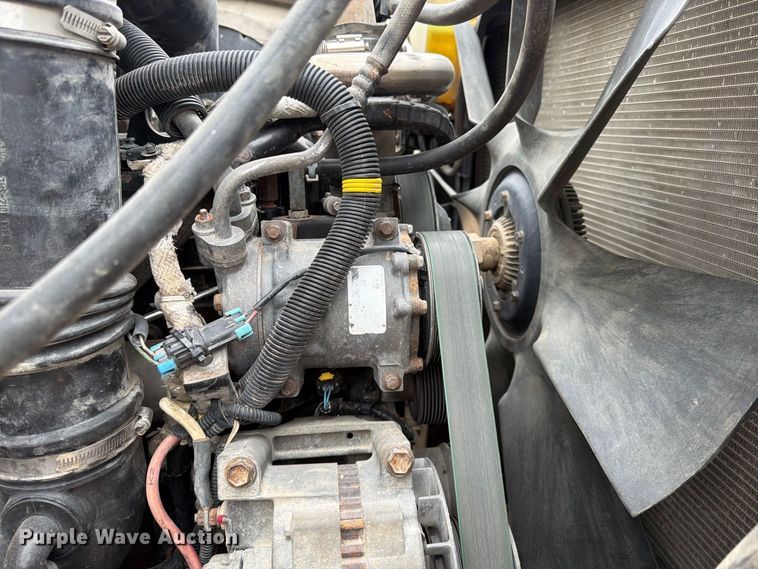 image for item FG0822 2008 International 7300 truck cab and chassis
