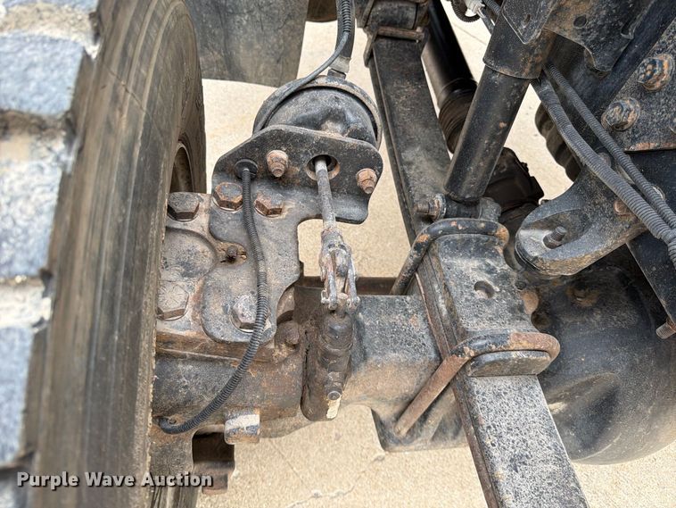 image for item FG0822 2008 International 7300 truck cab and chassis