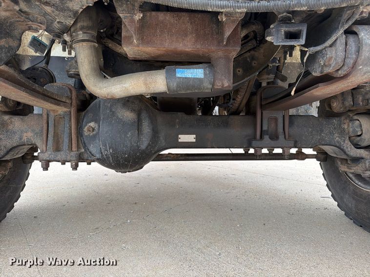 image for item FG0822 2008 International 7300 truck cab and chassis