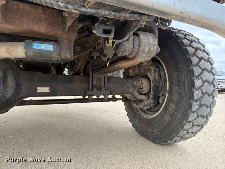 image for item FG0822 2008 International 7300 truck cab and chassis