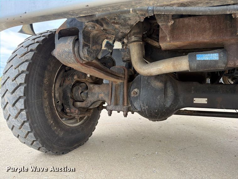 image for item FG0822 2008 International 7300 truck cab and chassis