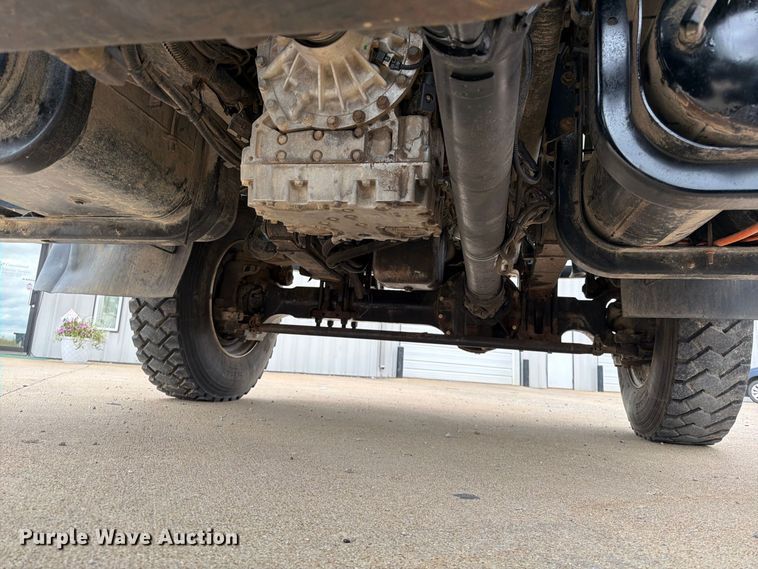 image for item FG0822 2008 International 7300 truck cab and chassis