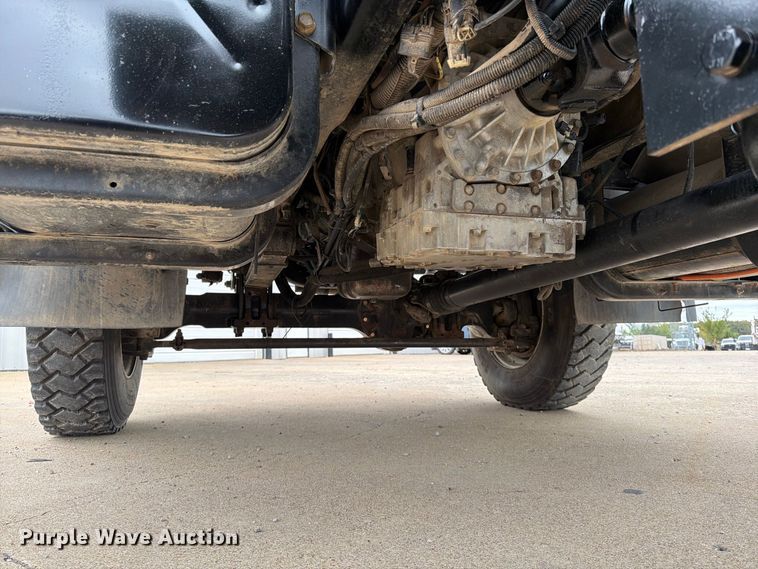 image for item FG0822 2008 International 7300 truck cab and chassis
