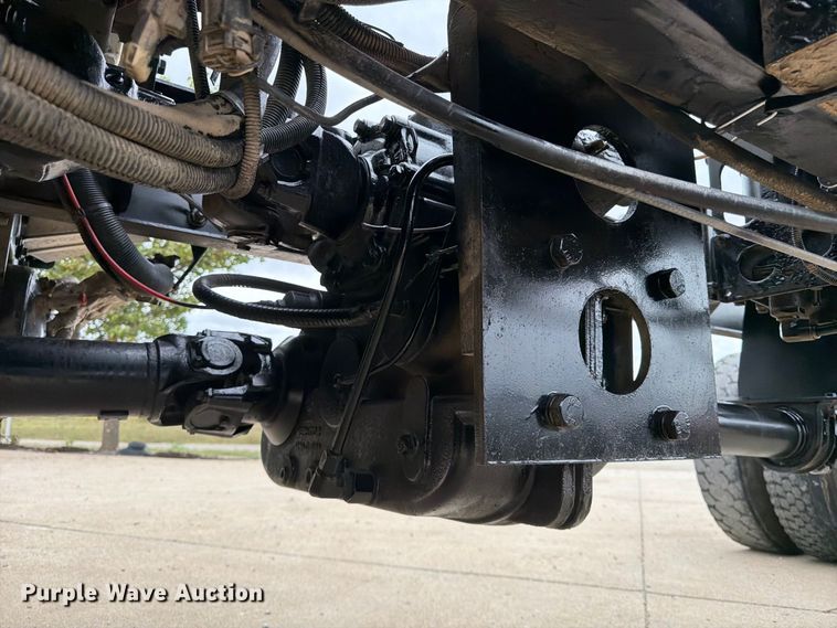 image for item FG0822 2008 International 7300 truck cab and chassis