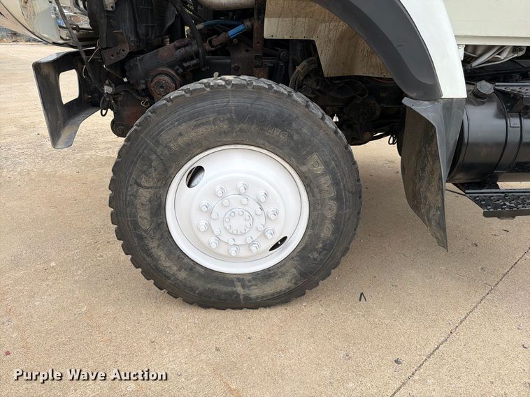 image for item FG0822 2008 International 7300 truck cab and chassis