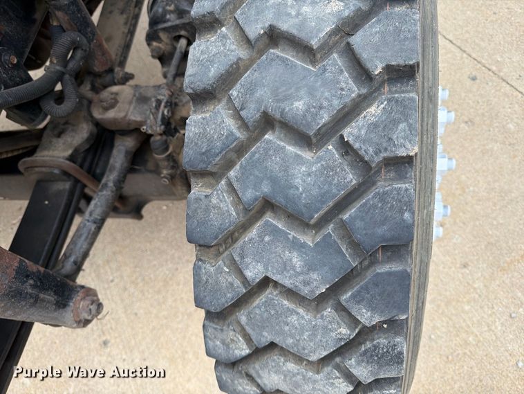image for item FG0822 2008 International 7300 truck cab and chassis