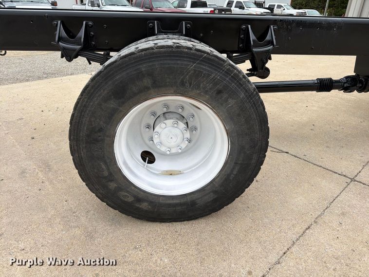 image for item FG0822 2008 International 7300 truck cab and chassis