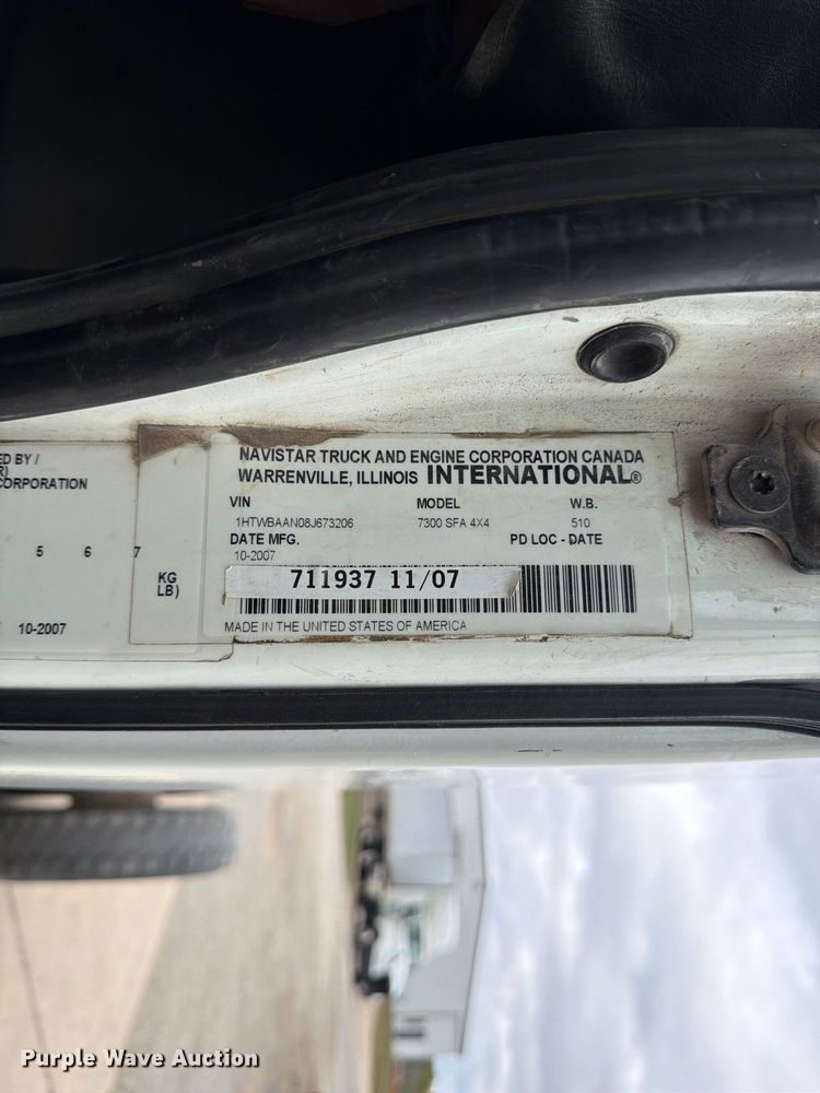 image for item FG0822 2008 International 7300 truck cab and chassis