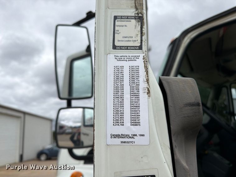 image for item FG0822 2008 International 7300 truck cab and chassis