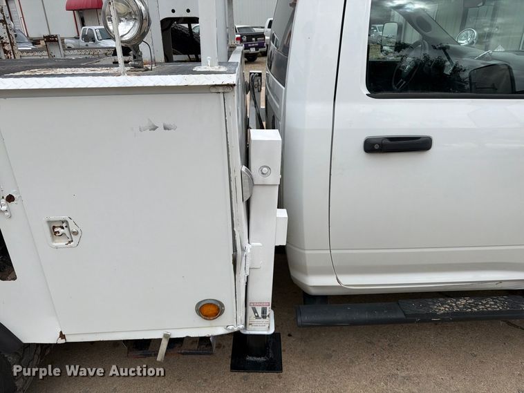 image for item FG0823 2012 Dodge Ram 5500HD bucket truck