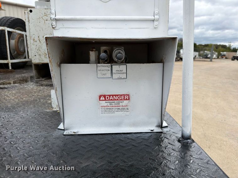 image for item FG0823 2012 Dodge Ram 5500HD bucket truck