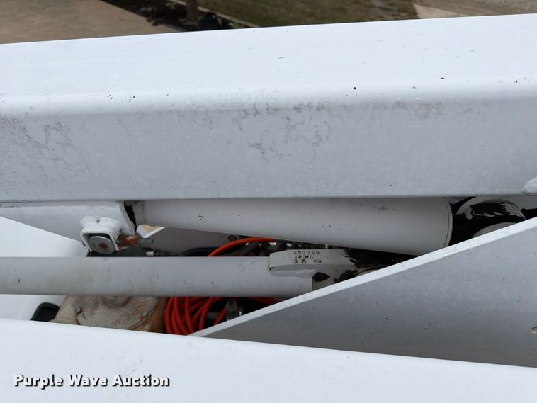 image for item FG0823 2012 Dodge Ram 5500HD bucket truck