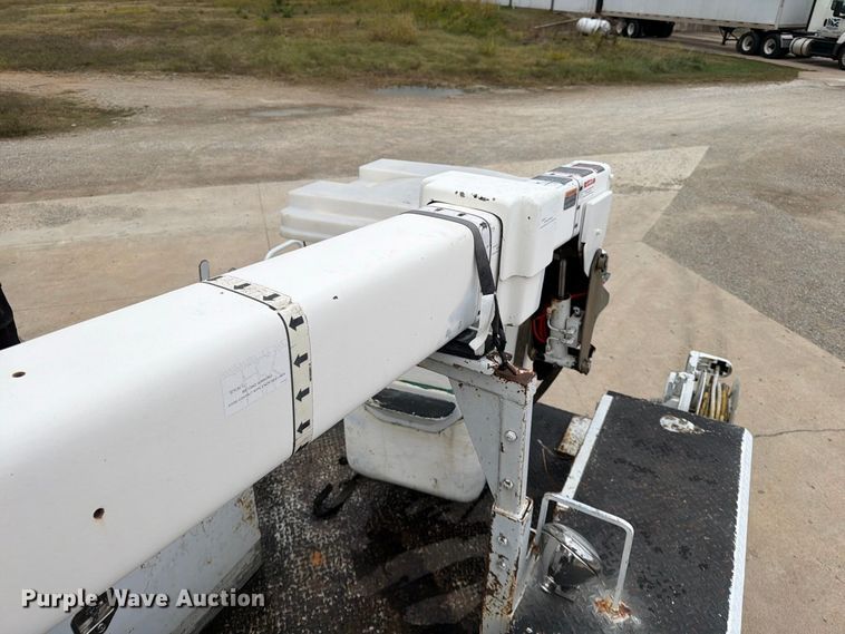 image for item FG0823 2012 Dodge Ram 5500HD bucket truck