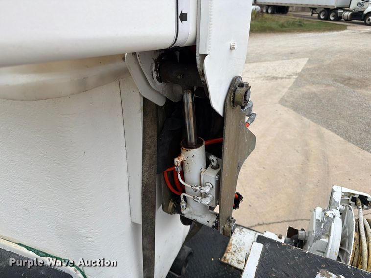 image for item FG0823 2012 Dodge Ram 5500HD bucket truck