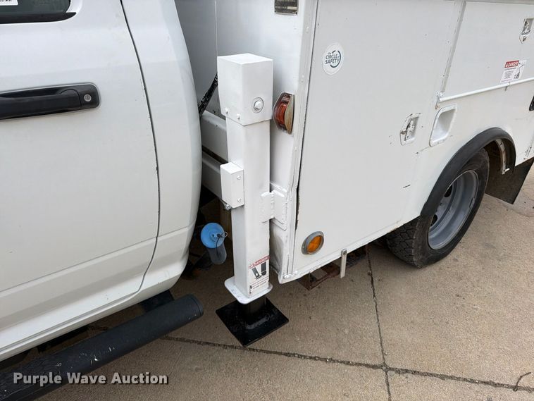 image for item FG0823 2012 Dodge Ram 5500HD bucket truck