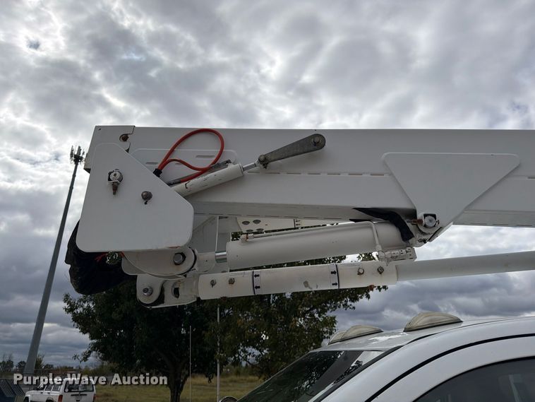 image for item FG0823 2012 Dodge Ram 5500HD bucket truck