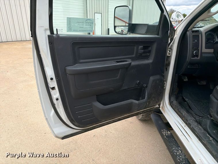 image for item FG0823 2012 Dodge Ram 5500HD bucket truck