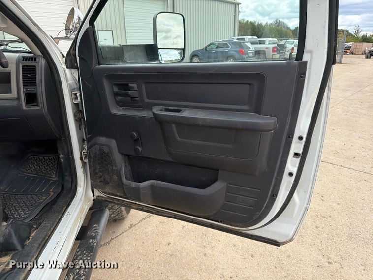 image for item FG0823 2012 Dodge Ram 5500HD bucket truck
