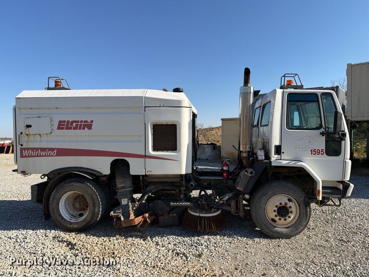 image for item FG3064 2006 Elgin SC8000 street sweeper truck
