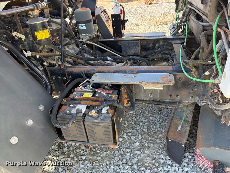 image for item FG3064 2006 Elgin SC8000 street sweeper truck