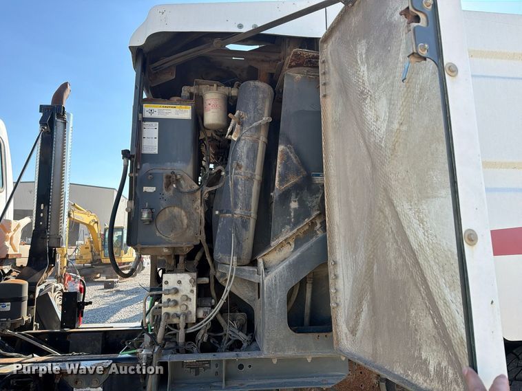 image for item FG3064 2006 Elgin SC8000 street sweeper truck