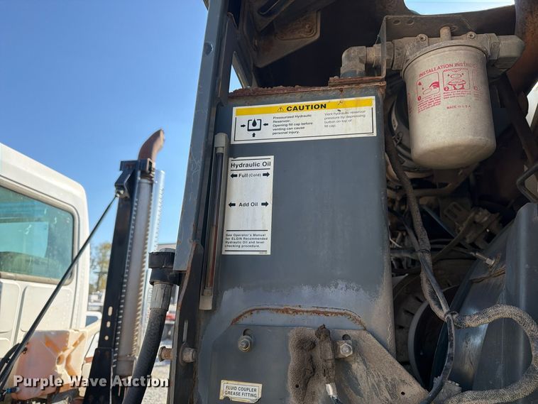 image for item FG3064 2006 Elgin SC8000 street sweeper truck