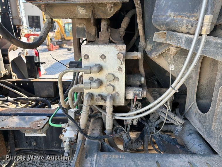 image for item FG3064 2006 Elgin SC8000 street sweeper truck